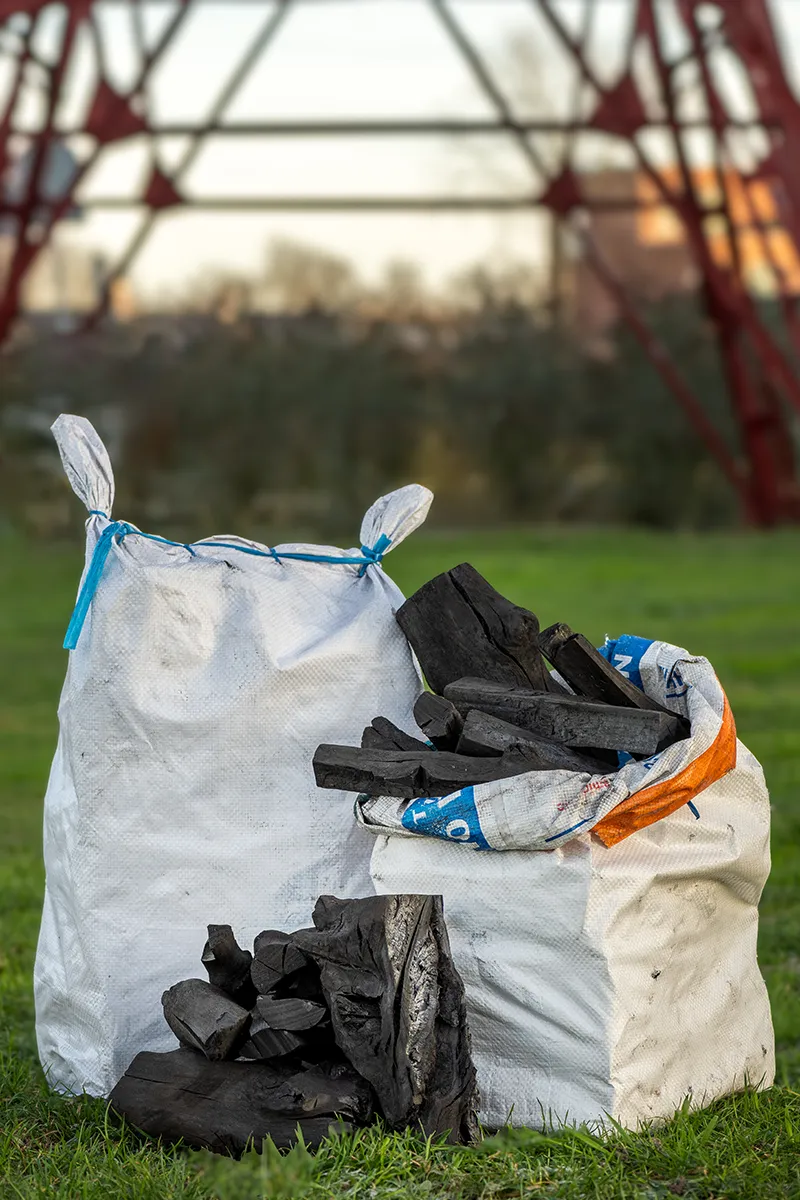 Stookkracht | Ons Assortiment| Houtskool en aanmaak wokkels | Vietnamese Mangrove